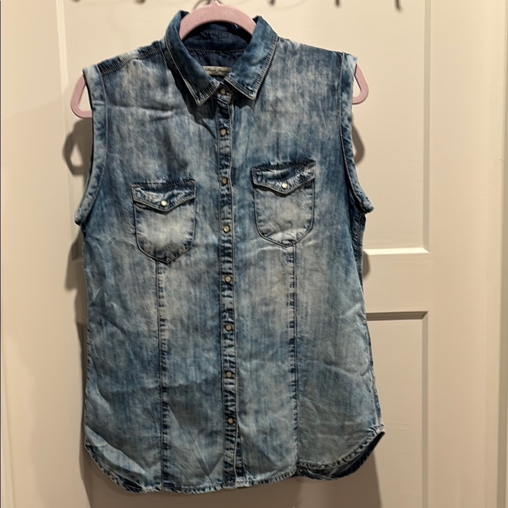 Mavi Jeans Women’s Gina Sleeveless Denim light wash snap Top Size Medium